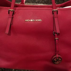Michael Kors Jet Set Travel Medium Saffiano Tote